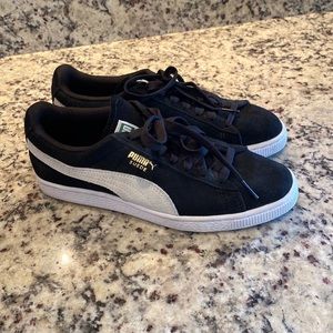 Like new Puma suede shoes